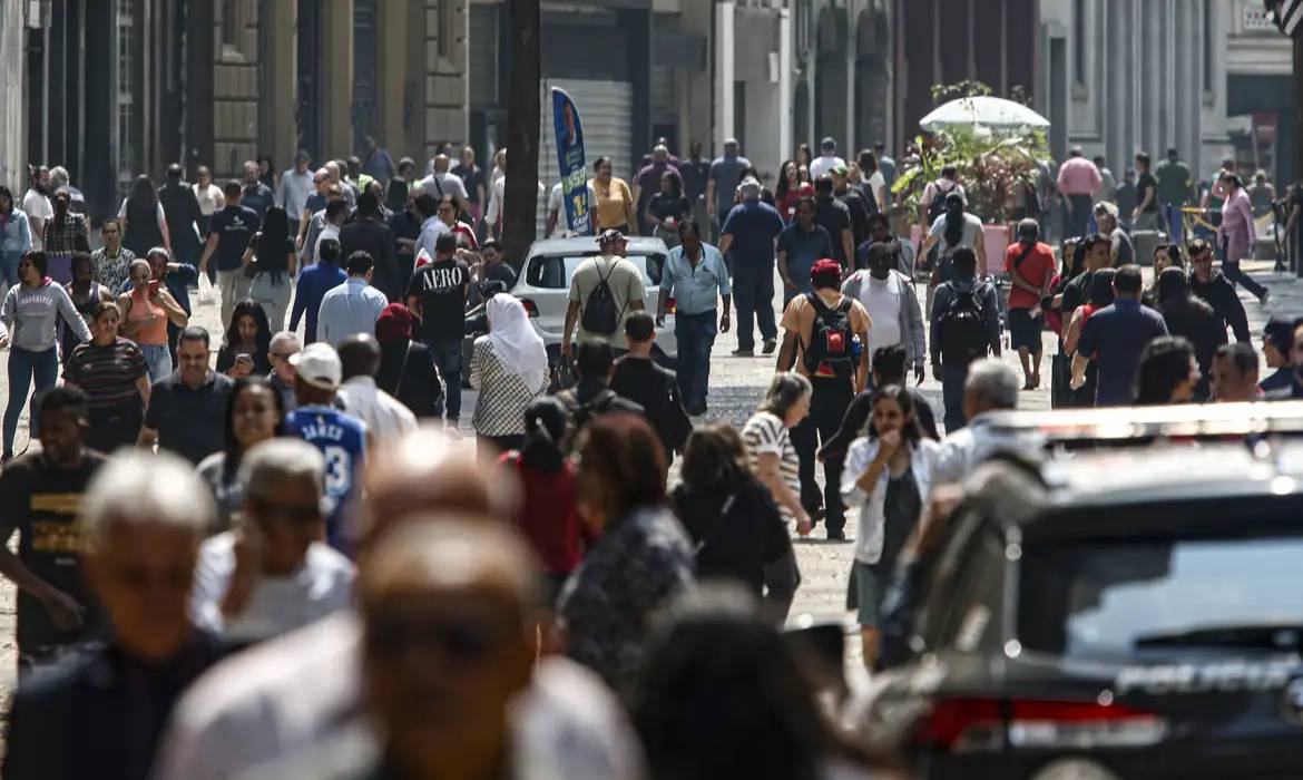 pobre,-rico-ou-classe-media?-calculadora-mostra-sua-posicao-na-distribuicao-da-renda-no-brasil