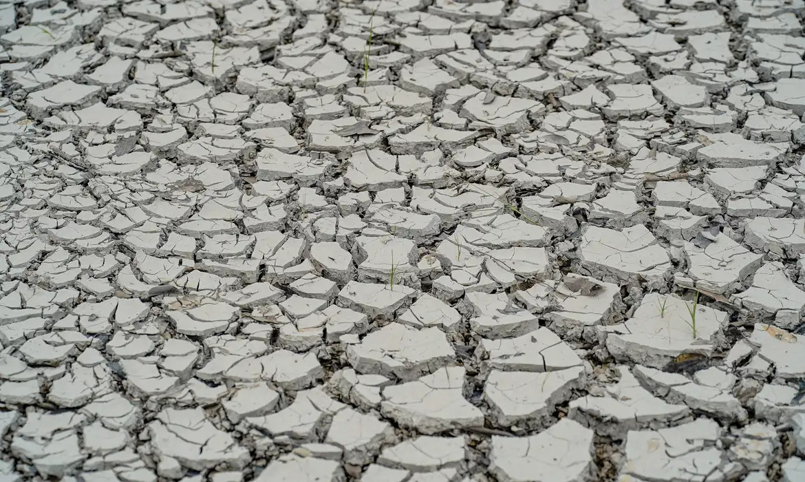 ministro-diz-que-governo-reforcou-prevencao-a-incendios-com-possibilidade-de-super-el-nino