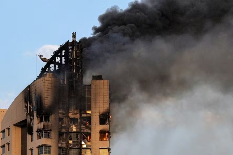 israel-ataca-sul-de-beirute-dias-apos-o-acordo-de-cessar-fogo-com-o-libano
