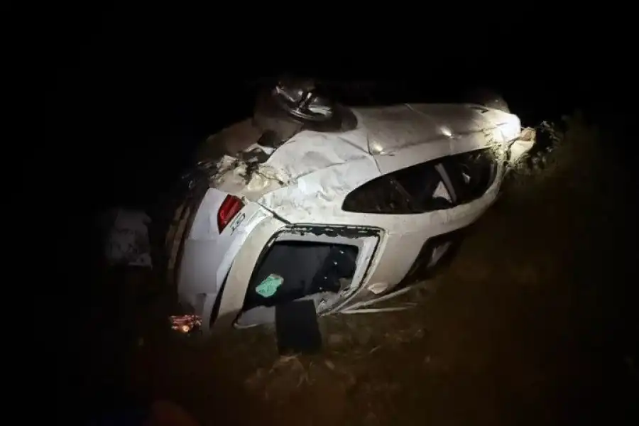 bmw-cai-em-ribanceira-e-deixa-cinco-mortos-em-minas-gerais