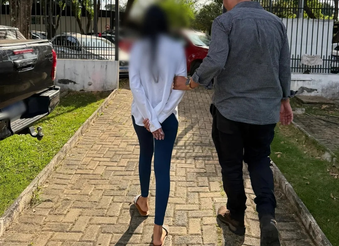 funcionaria-e-presa-em-goiania-apos-desviar-r$-137-mil-de-loja-de-roupas