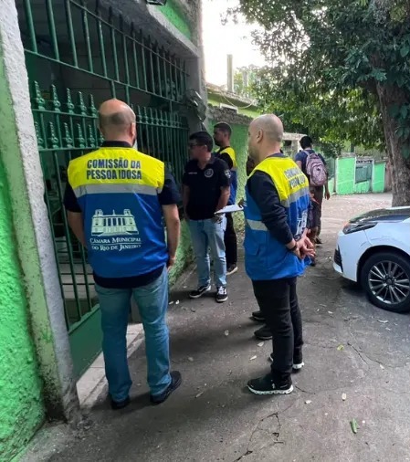 fiscalizacao-interdita-casa-de-repouso-clandestina-no-rio
