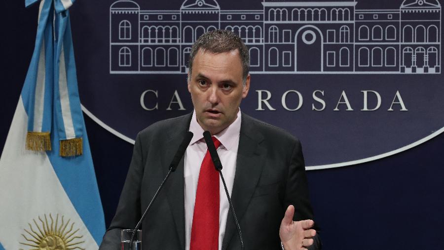 chefe-de-gabinete-de-milei-admite-que-nao-declarou-meio-milhao-de-dolares