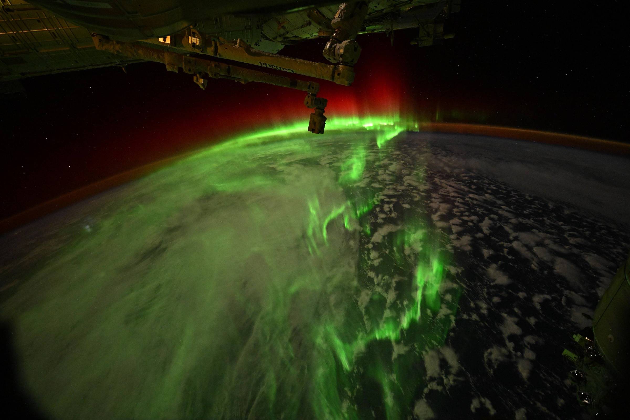 depois-de-susto-na-estacao-espacial,-astronauta-faz-imagens-de-aurora