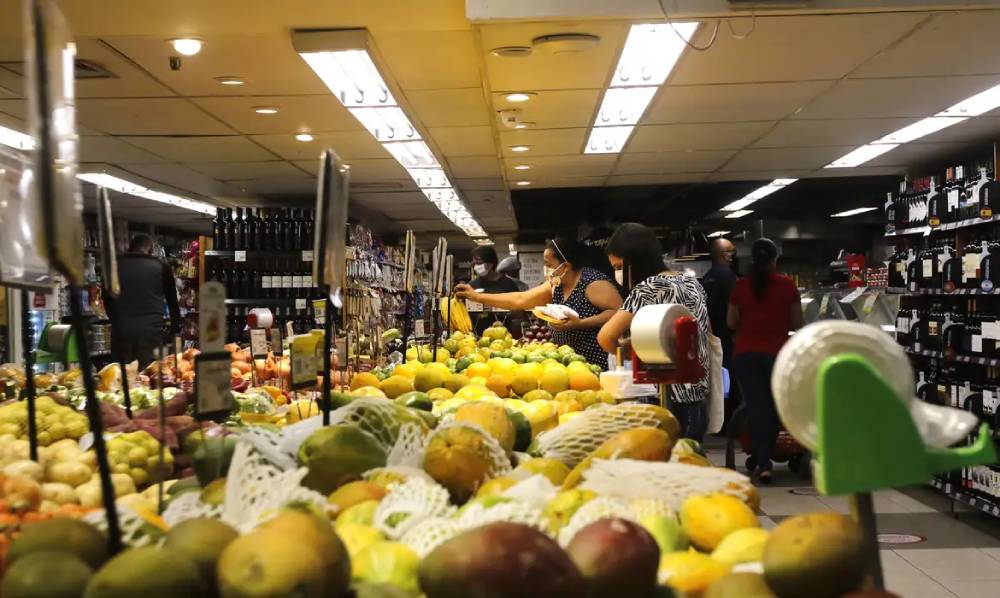 puxado-por-alimentos-e-energia,-ipca-fura-teto-da-meta-em-12-meses