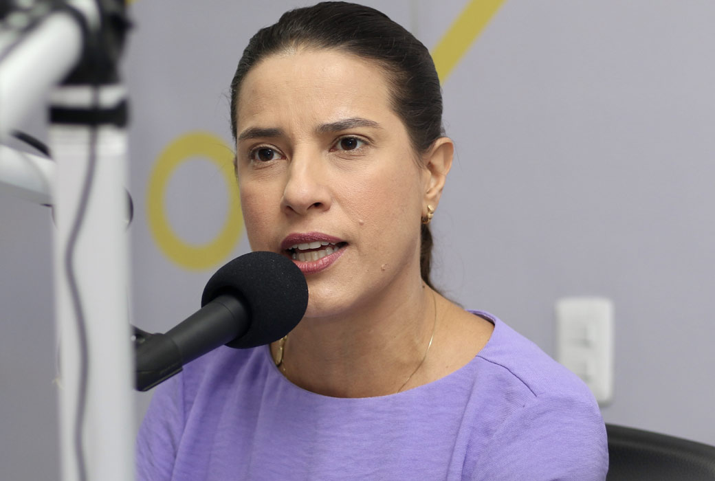 governadora-de-pe-faz-agendas-politicas-com-aviao-anunciado-para-atendimento-medico