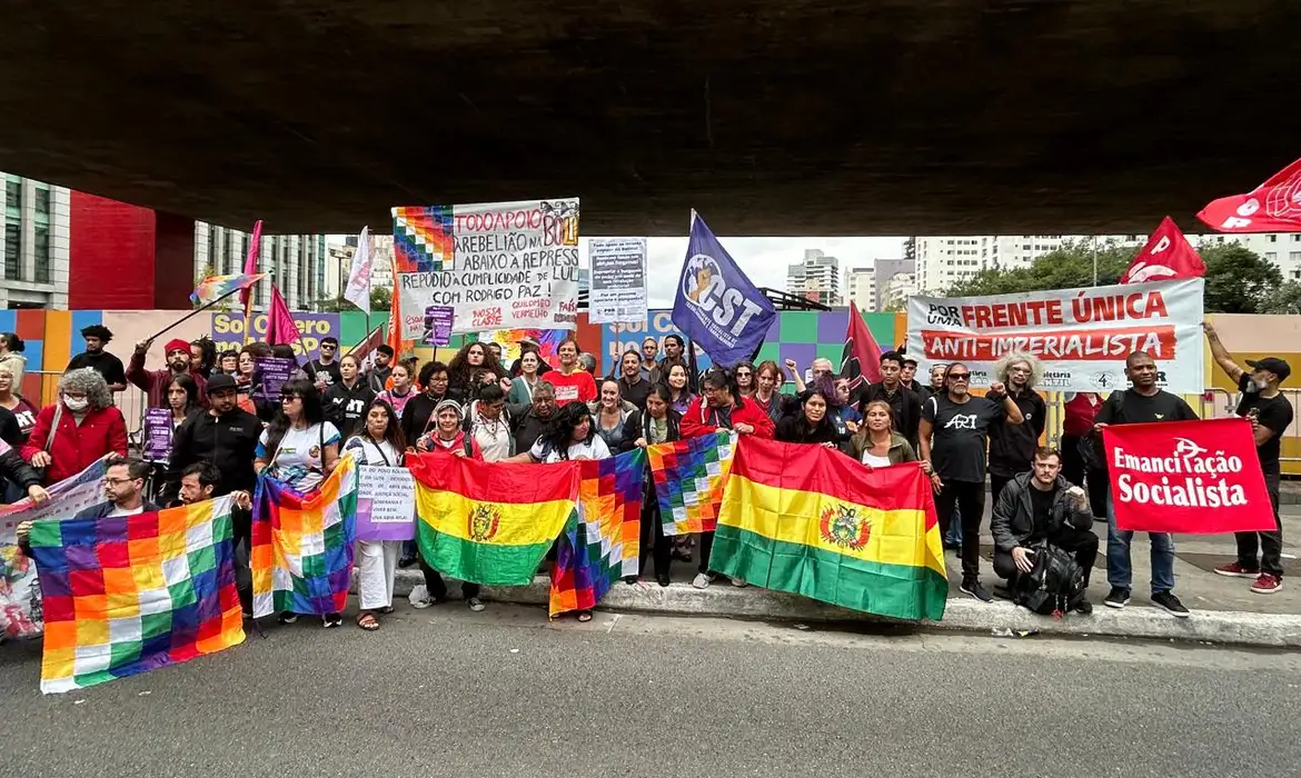 ato-em-sao-paulo-manifesta-solidariedade-a-protestos-na-bolivia