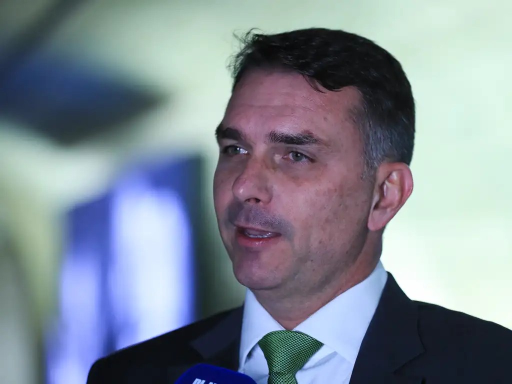 rejeicao-de-flavio-bolsonaro-mantem-trajetoria-de-alta-e-chega-a-52%,-aponta-pesquisa-btg/nexus