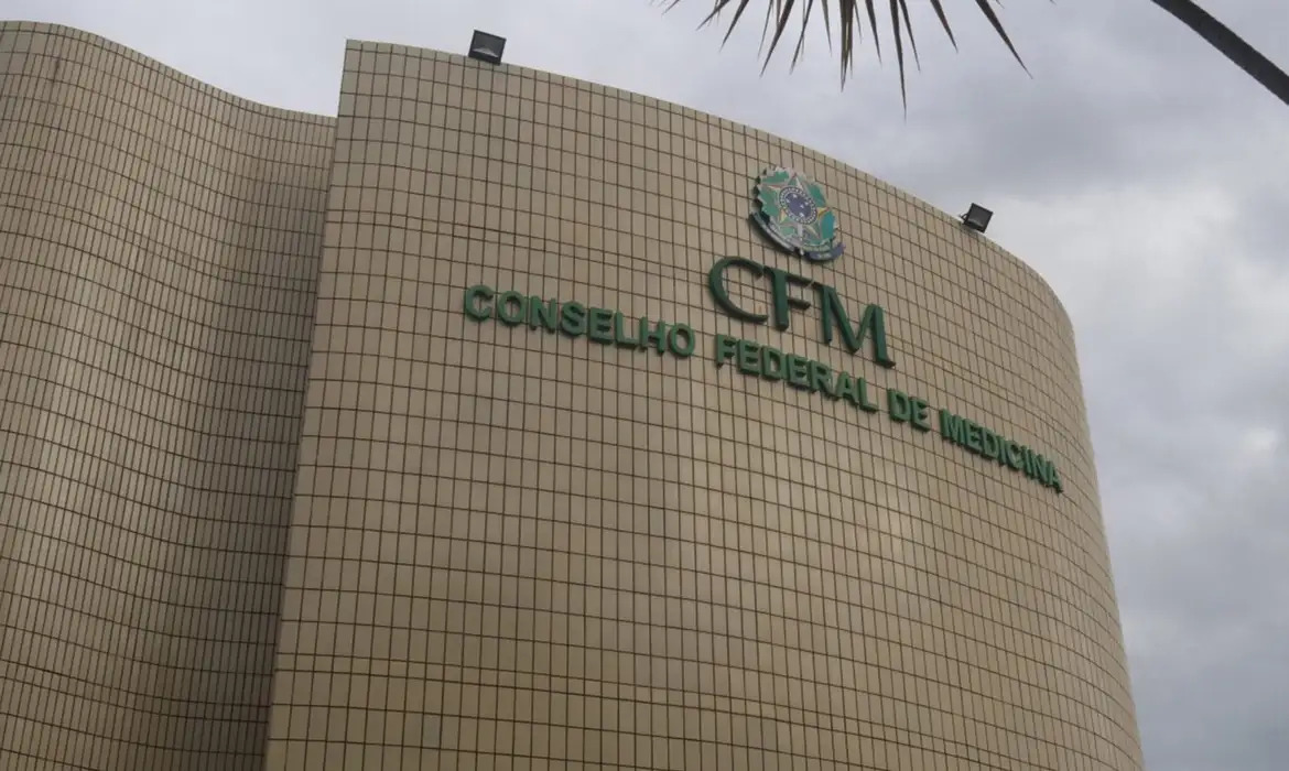 cfm-reage-a-regra-que-exige-nota-minima-em-prova-para-exercer-medicina
