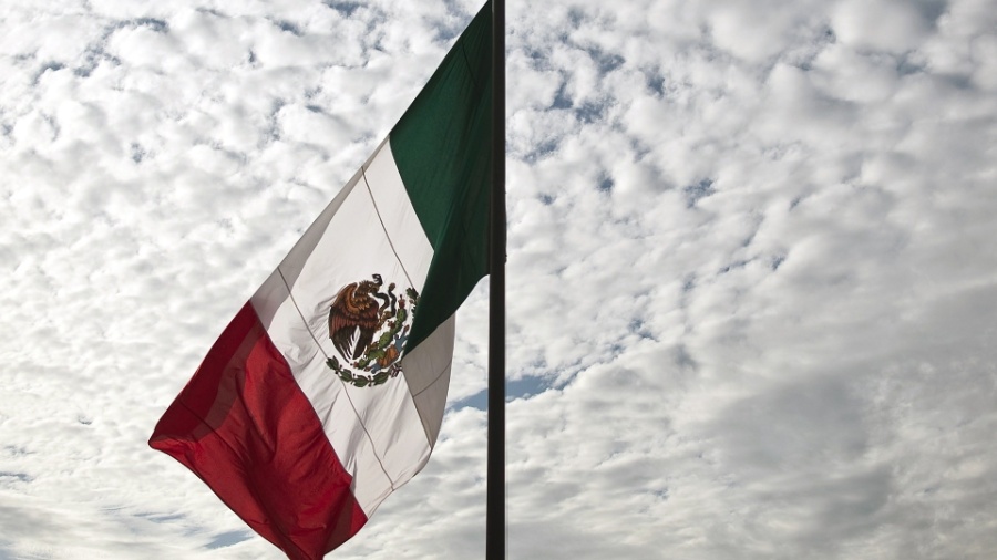 autoridades-apreendem-24-mil-litros-de-metanfetamina-liquida-no-mexico