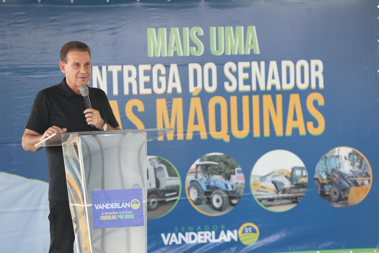 vanderlan-corre-contra-o-tempo-para-entregar-maquinarios-a-prefeituras