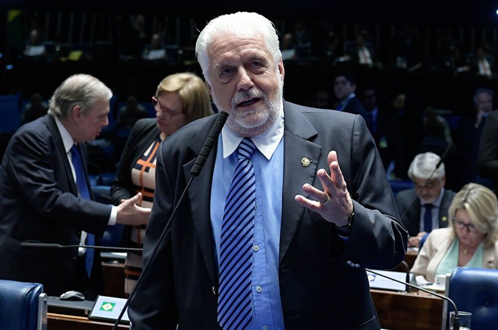 jaques-wagner-vai-a-brasilia-e-tenta-convencer-lula-a-mante-lo-na-lideranca-ate-o-recesso
