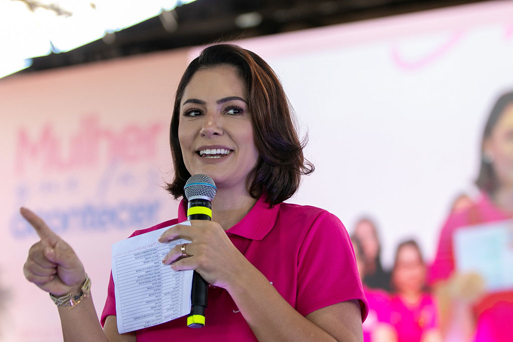 michelle-critica-flavio-bolsonaro-e-diz-que-foi-maltratada