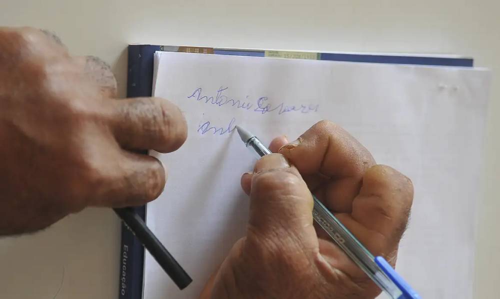 brasil-tem-menor-taxa-de-analfabetismo-da-serie-historica