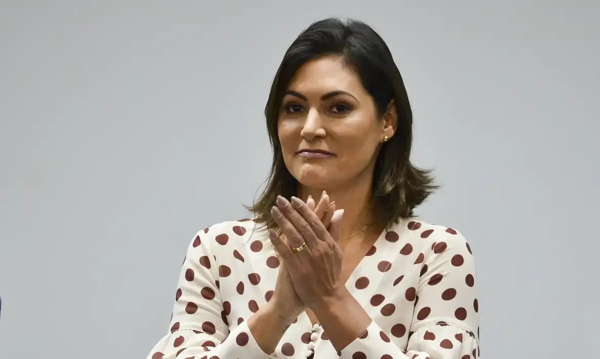 michelle-x-flavio-bolsonaro:-veja-todos-os-capitulos-do-ultimo-embate-entre-os-dois