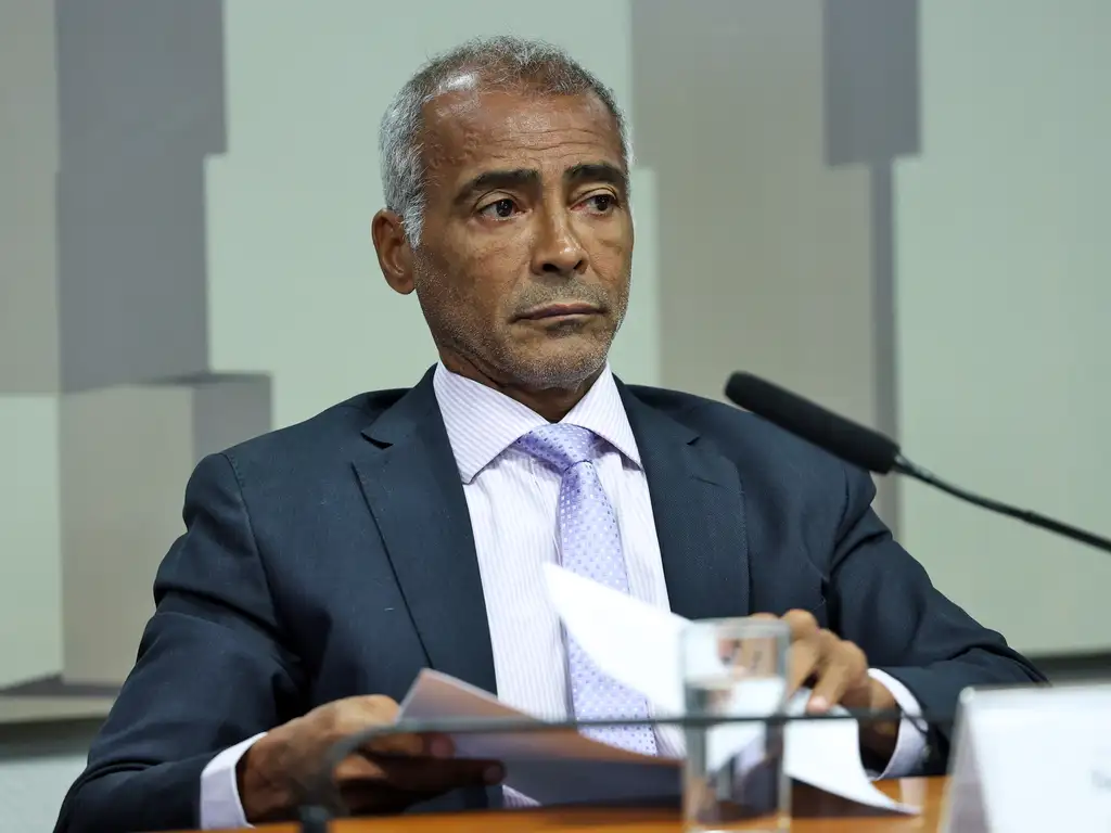 romario-pode-se-divertir-nos-eua-durante-a-copa-sem-perder-salario-de-senador?-entenda
