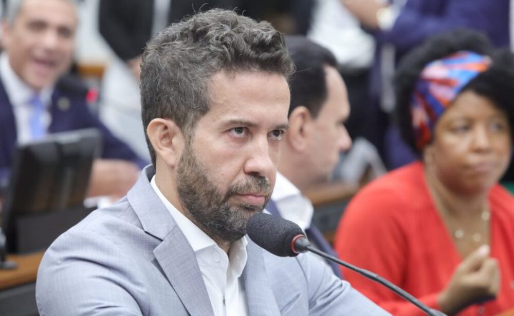 flavio-bolsonaro-vai-ao-stf-contra-janones-por-xingamentos-no-instagram