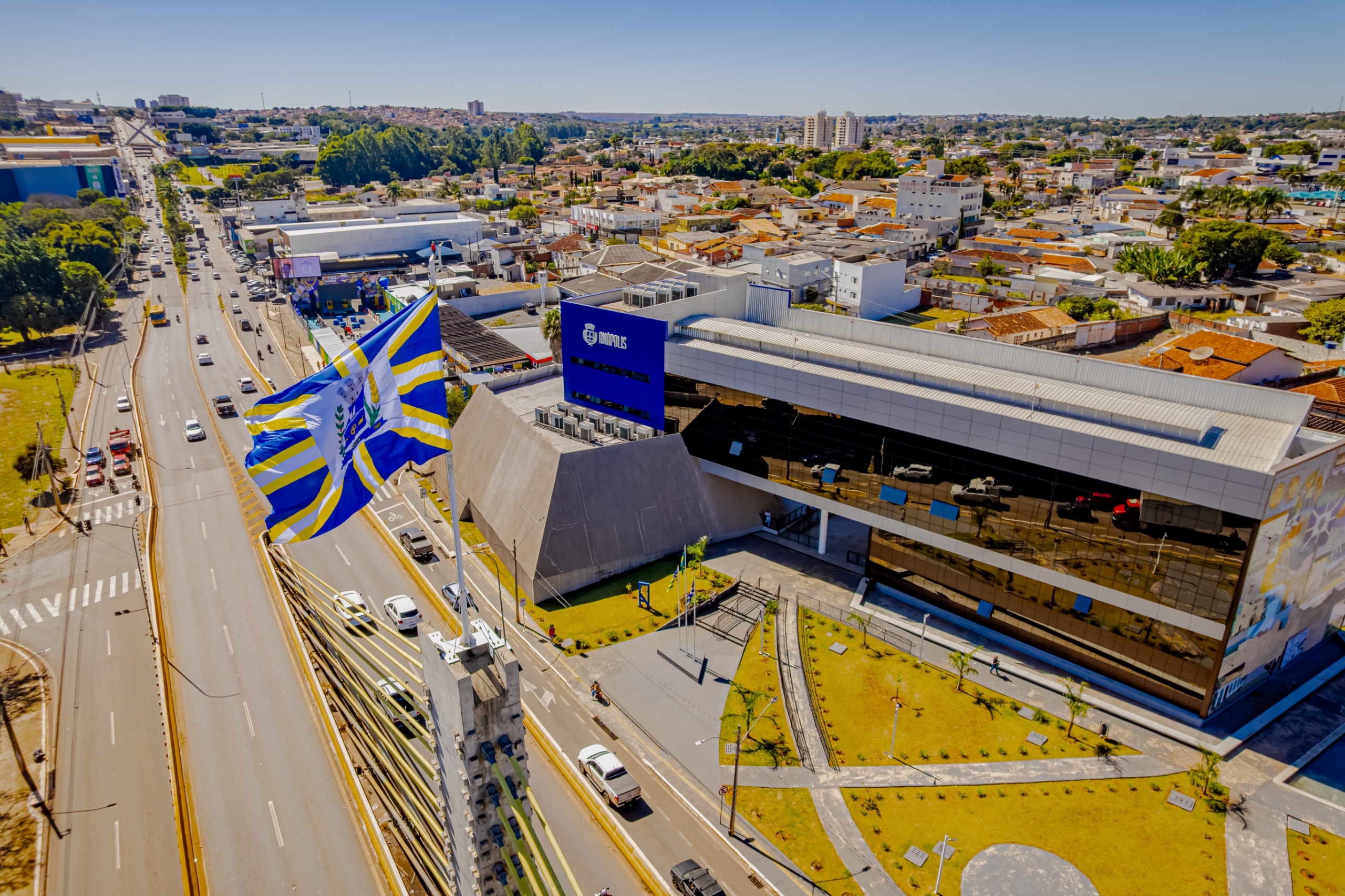 milhares-de-vagas-estarao-disponiveis-no-1o-emprega-anapolis