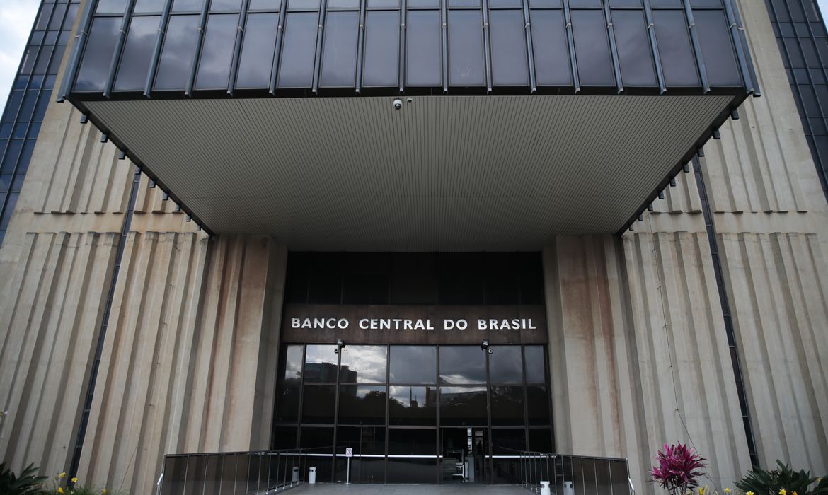 bc/rocha:-e-cedo-para-falar-de-interrupcao-na-tendencia-de-alta-das-taxas-de-juros-no-credito