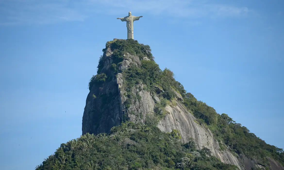 cristo-redentor-tera-escadas-e-elevadores-modernizados