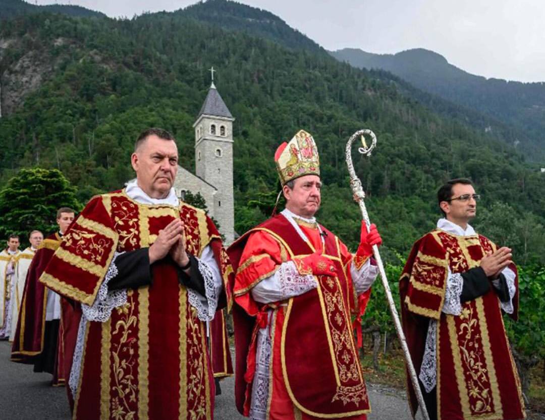 vaticano-excomunga-religiosos-de-grupo-ultratradicionalista