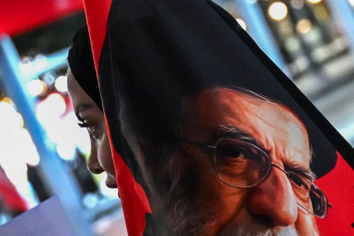ira-vai-enterrar-khamenei-em-sua-cidade-natal,-em-meio-a-ataques-dos-eua