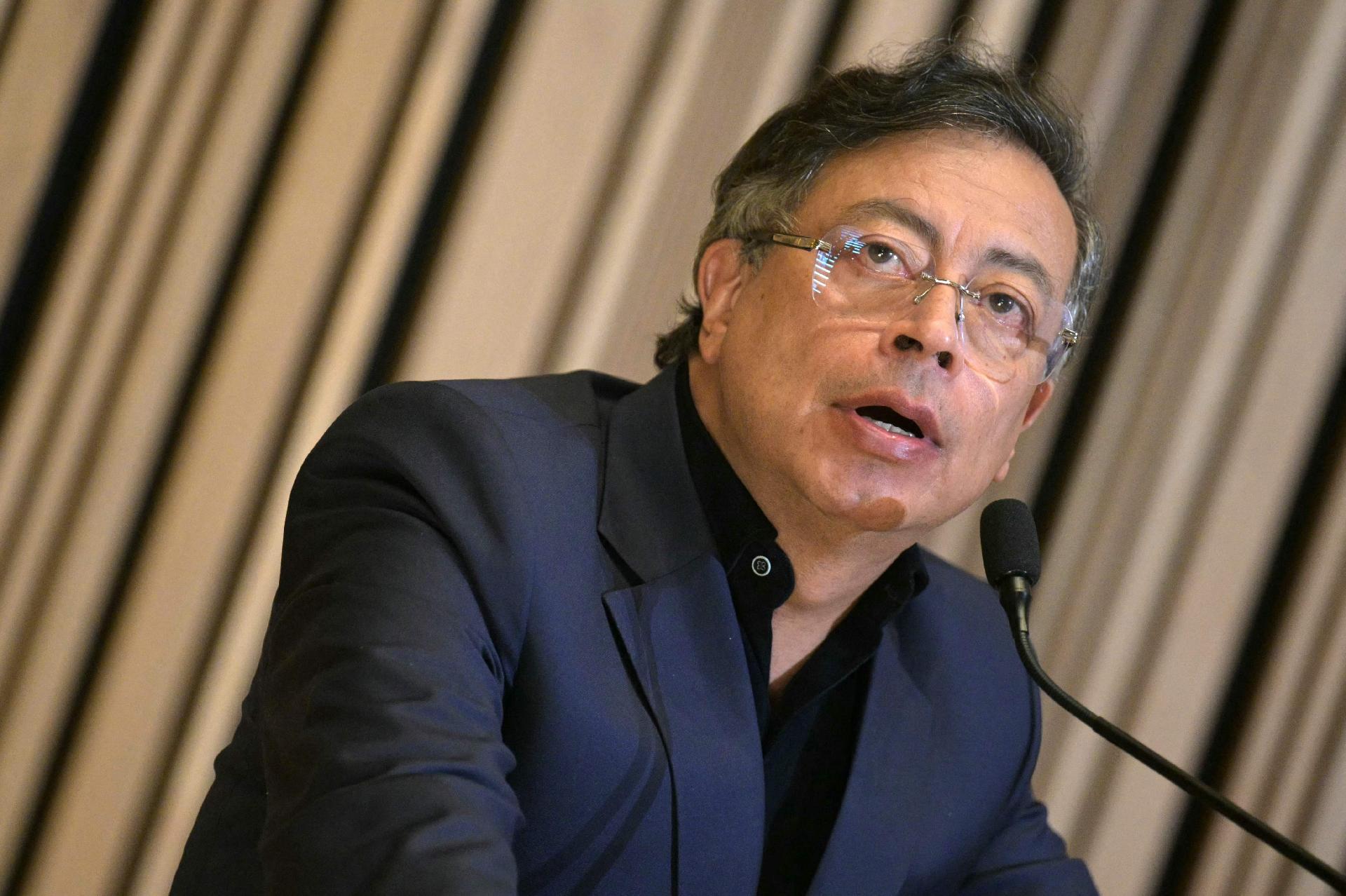 petro-liga-para-lula-e-se-compromete-com-‘transicao-pacifica’-na-colombia