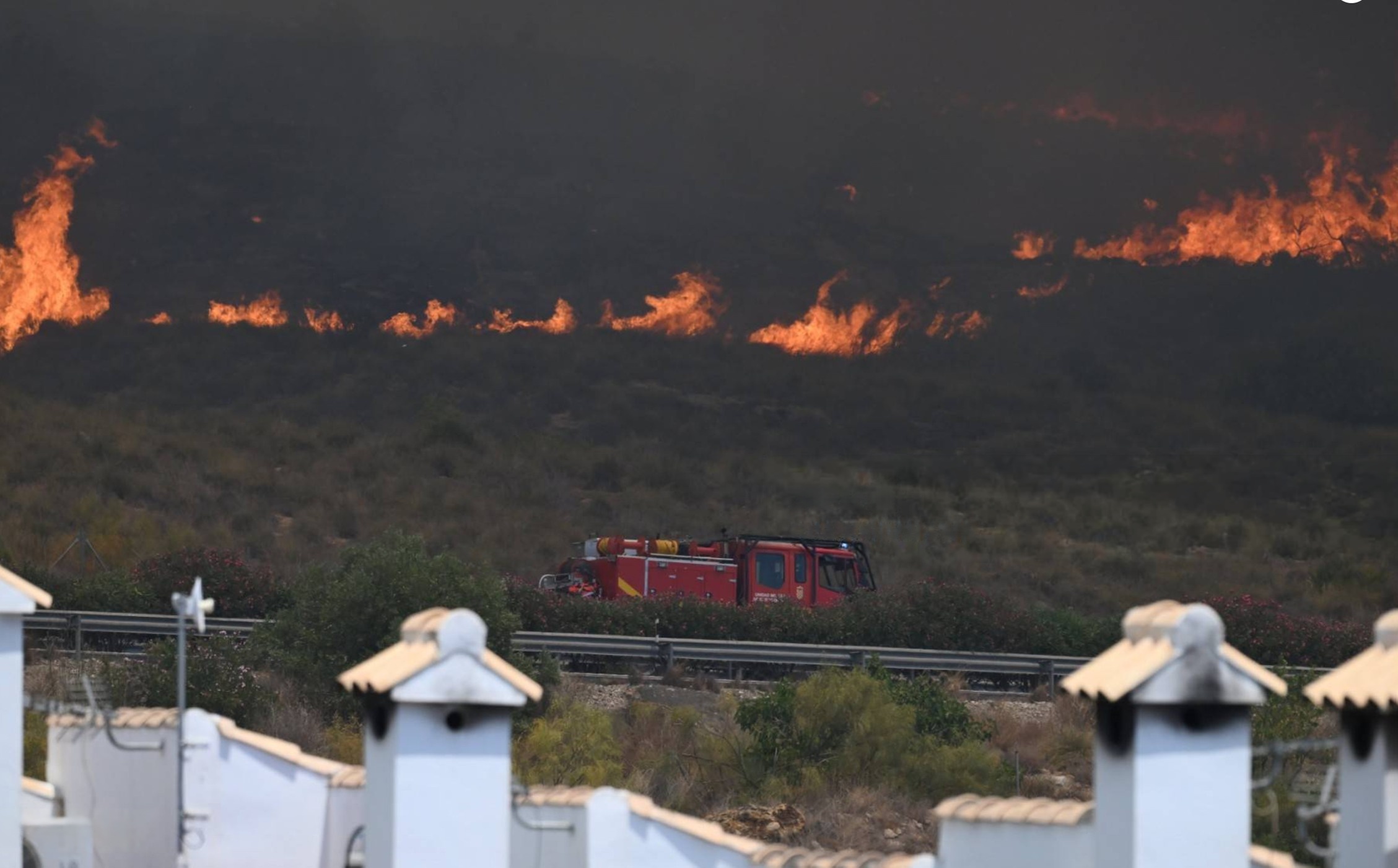 pelo-menos-12-mortos-e-23-desaparecidos-em-incendio-no-sul-da-espanha