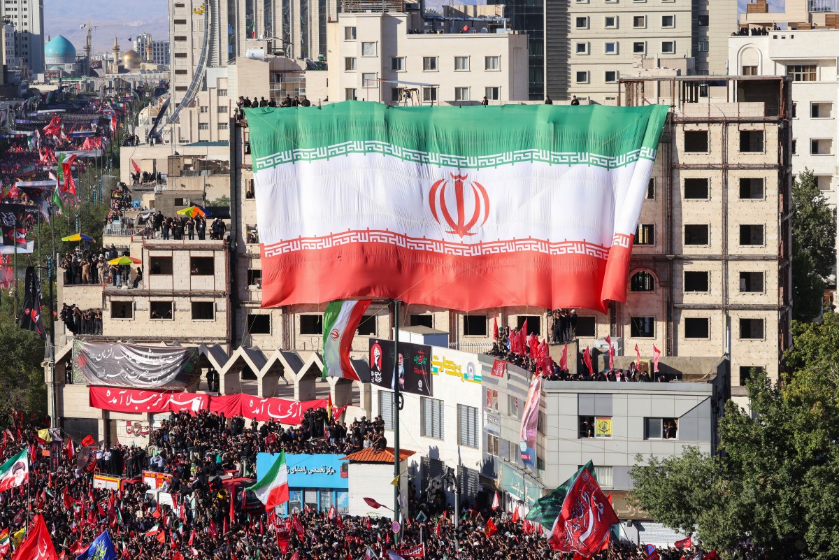 ira-defende-controle-conjunto-de-ormuz-com-oma-e-fala-em-vinganca-por-morte-de-ali-khamenei