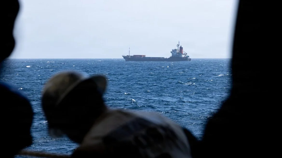 eua-lancam-ataques-contra-bases-iranianas-que-ameacam-fluxo-em-hormuz