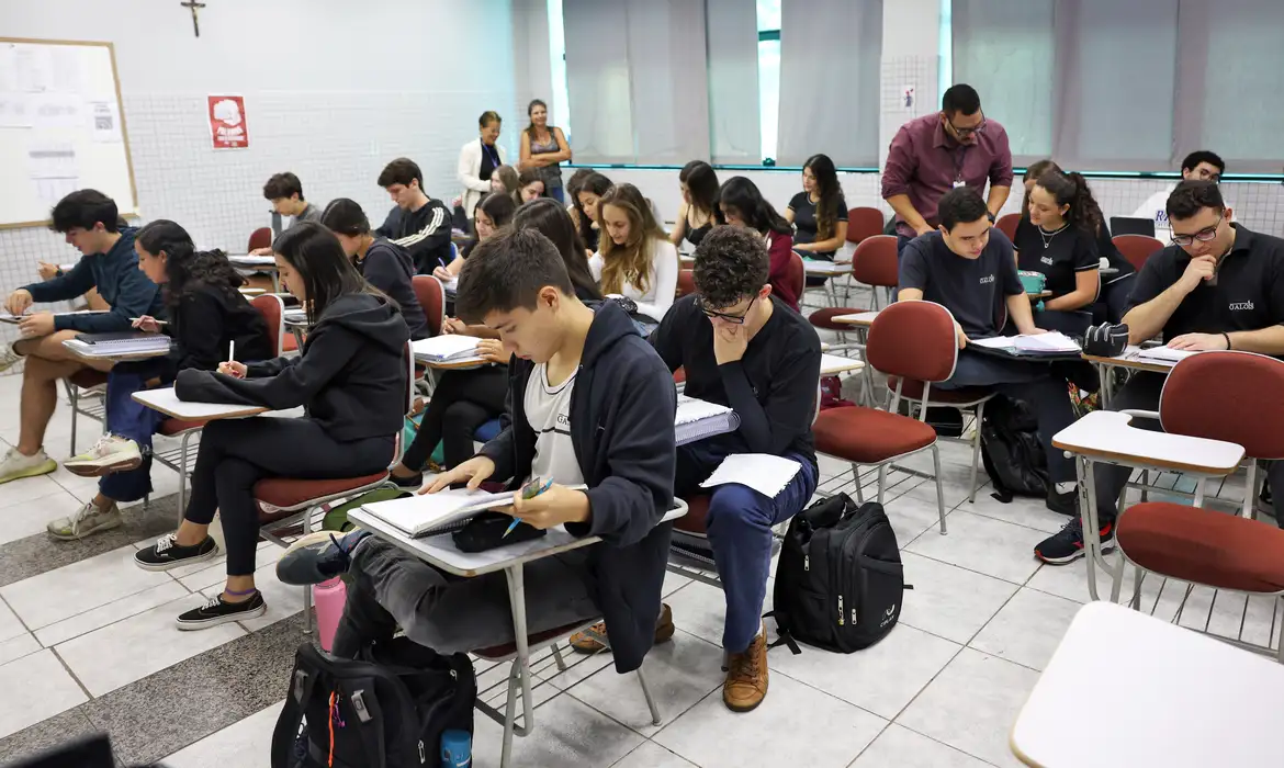 senado-aprova-educacao-financeira-no-curriculo-escolar