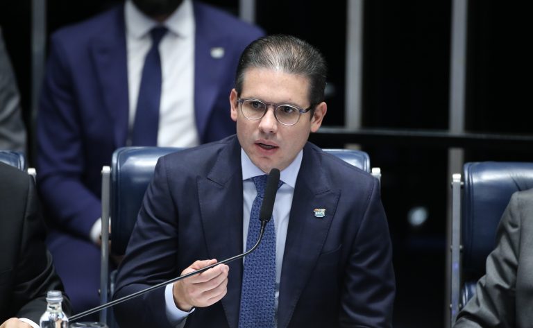 motta-defende-modernizacao-do-estado-na-posse-de-servidores