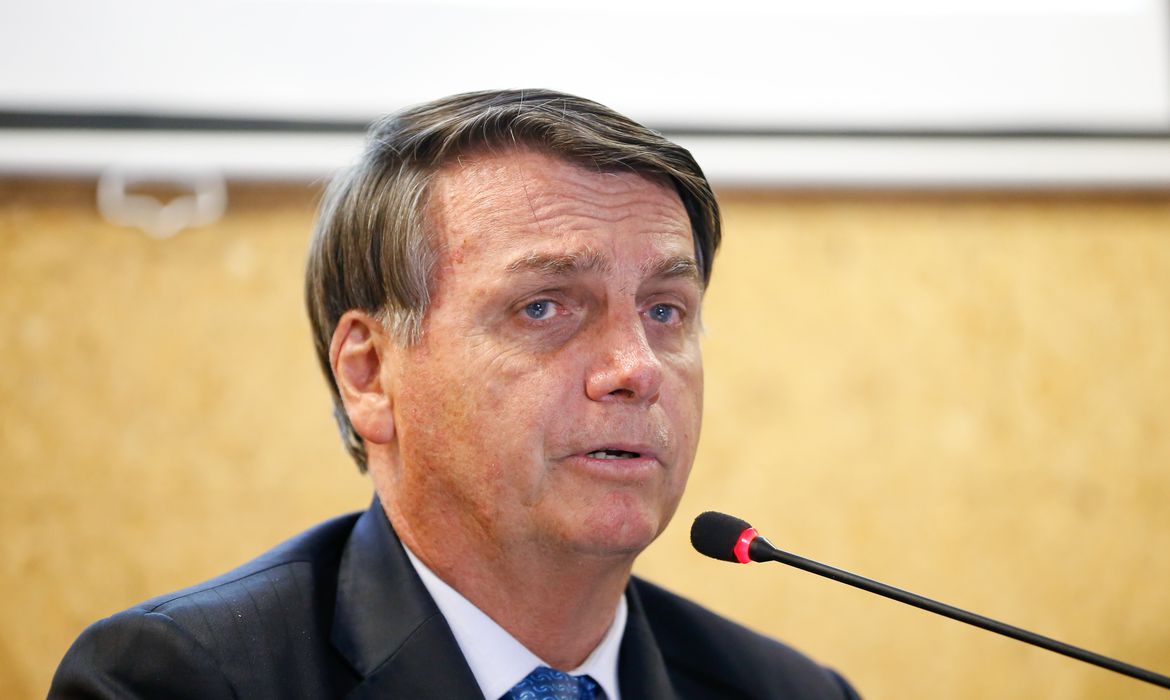 bolsonaro-solucou-por-36-horas-seguidas-e-precisou-aumentar-dose-de-remedios,-aponta-relatorio