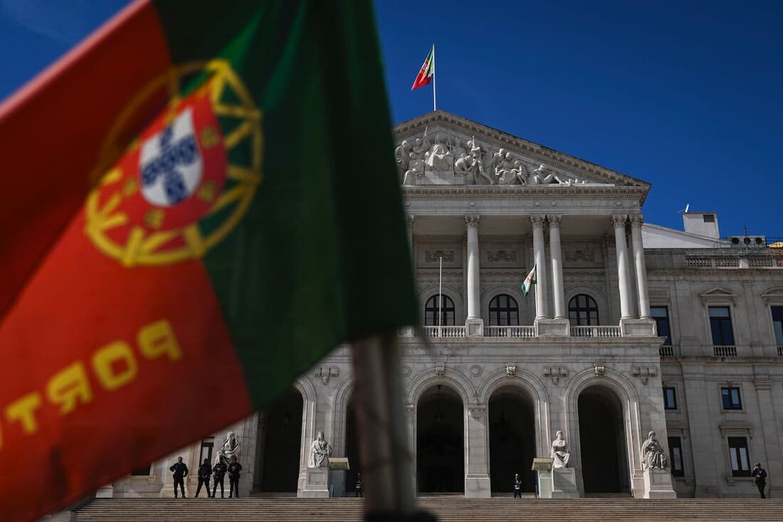 parlamento-de-portugal-aprova-lei-que-proibe-uso-de-burca-em-locais-publicos