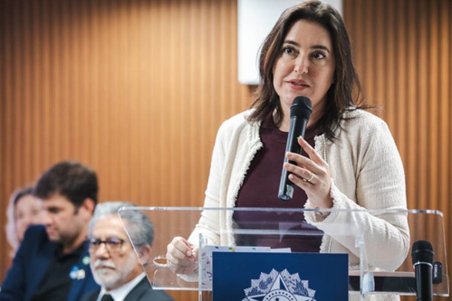 simone-tebet-ataca:-tarifaco-e-politico-e-obra-dos-irmaos-bolsonaro