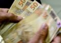 ibovespa-recua-com-aversao-ao-risco-global;-dolar-sobe-apos-tres-quedas-seguidas