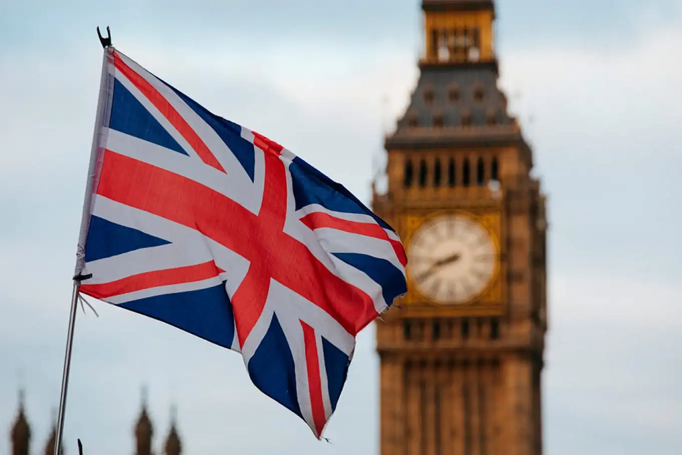 pmi-composto-do-reino-unido-sobe-a-52,1-em-julho,-afirma-s&p-global