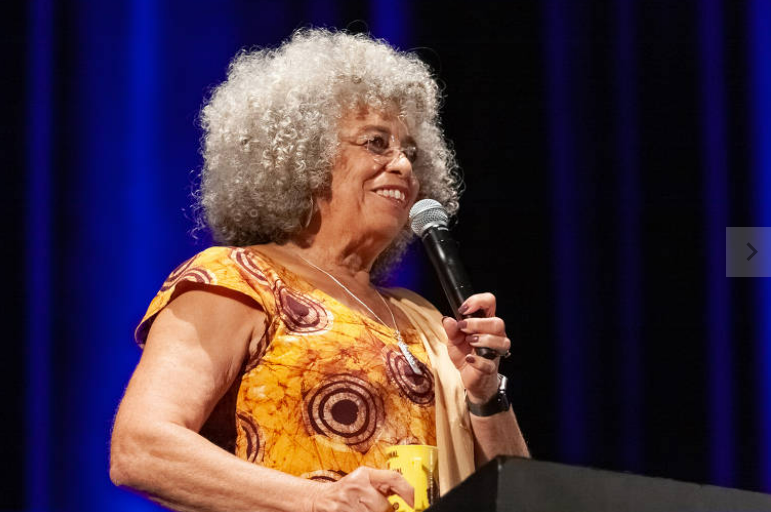 na-flip,-angela-davis-diz-que-brasil-nao-pode-eleger-bolsonaros