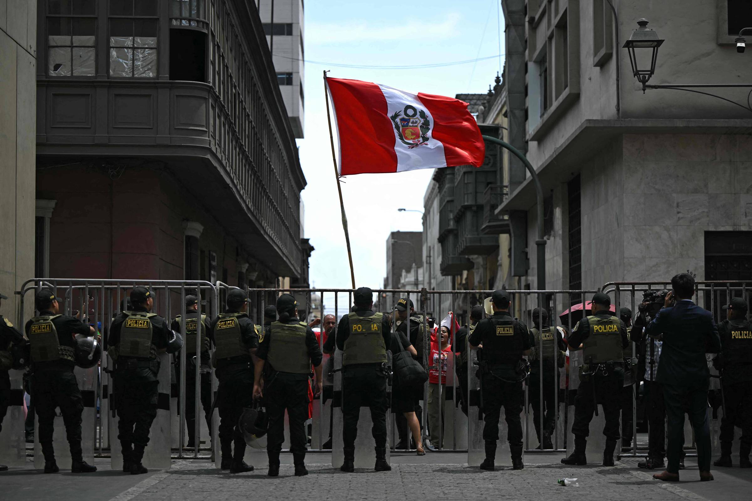 peru-volta-a-ter-congresso-bicameral-apos-tres-decadas