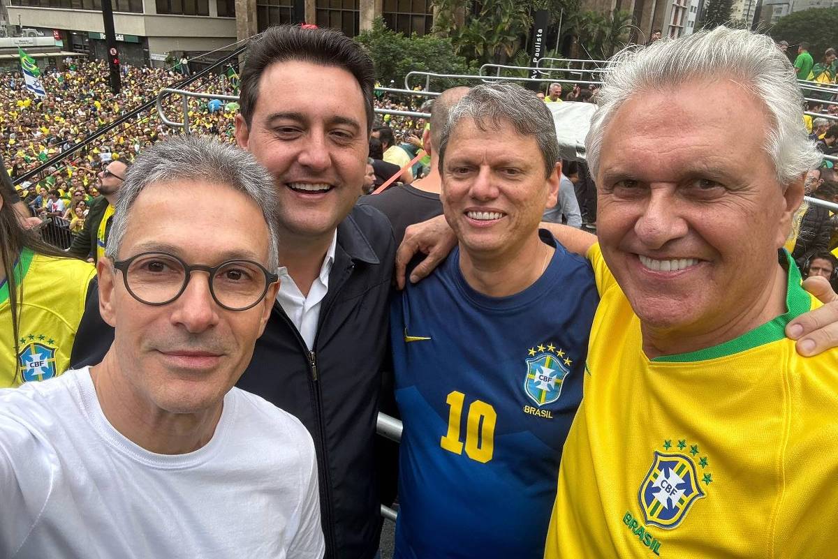 sp-vira-desafio-para-flavio-bolsonaro,-que-pode-ter-ate-1/3-dos-prefeitos-pedindo-voto-‘carcisio’