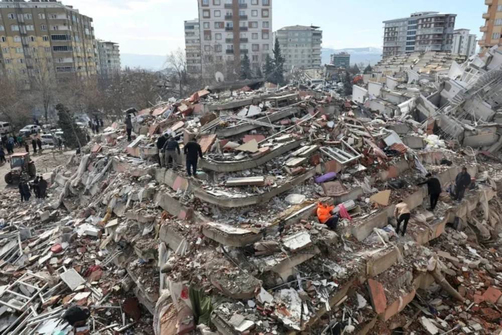 primeira-ministra-do-japao-anuncia-feridos-e-desabamento-de-edificios-apos-terremoto