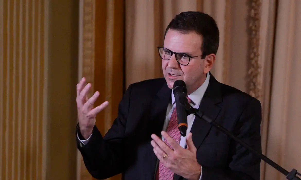 eduardo-paes-lidera-corrida-ao-governo-do-rio-no-1o-e-2o-turnos,-aponta-realtime/big-data