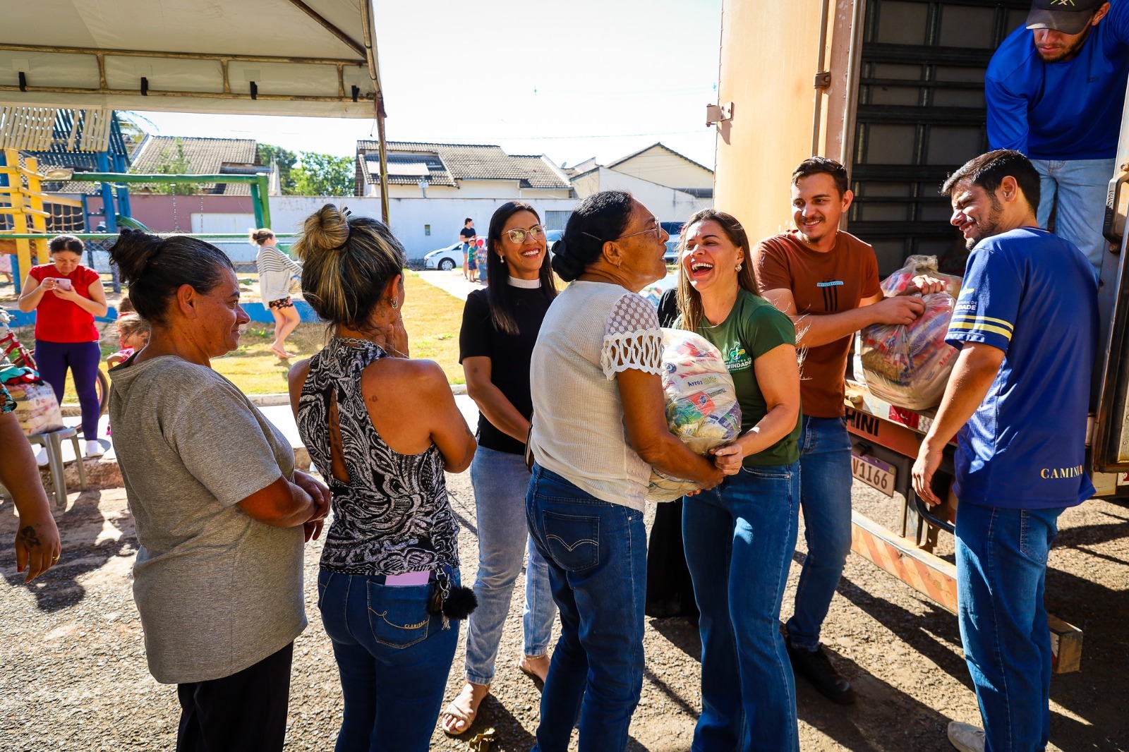 solidariedade-da-festa-de-trindade-beneficia-cerca-de-600-familias