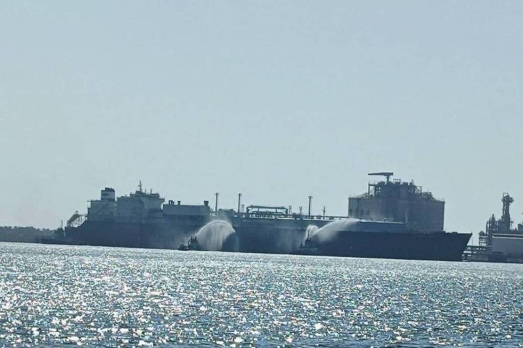 drones-atingem-navio-dos-eua-em-terminal-de-gas-no-egito
