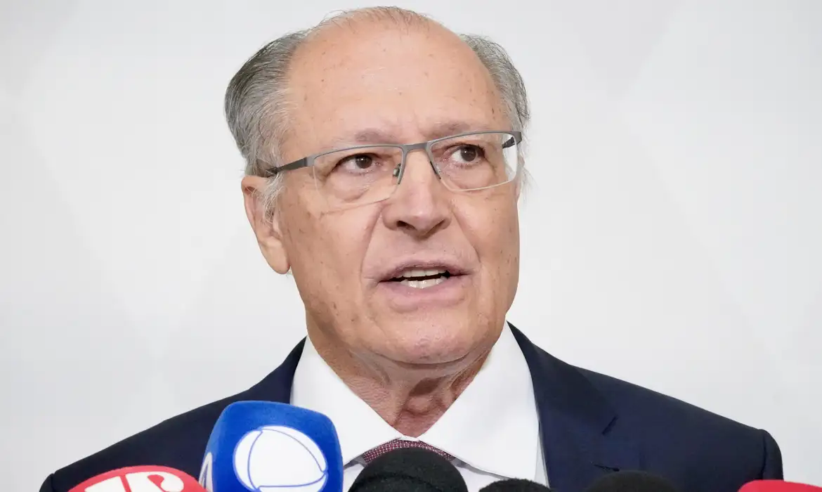 psb-oficializa-apoio-a-lula-e-candidatura-de-alckmin-a-vice