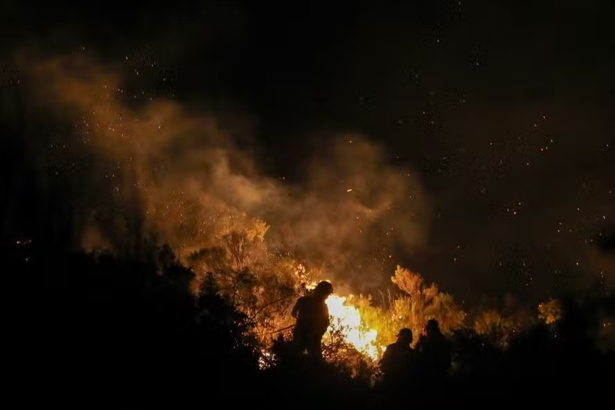 sete-mortos-em-acidente-com-helicoptero-que-combatia-incendios-florestais-na-argentina