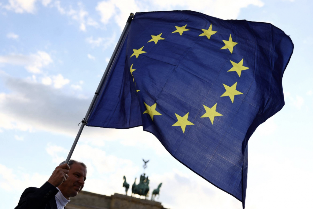 uniao-europeia-avanca-contra-deepfakes-e-hacking-de-ia-com-nova-equipe-em-bruxelas