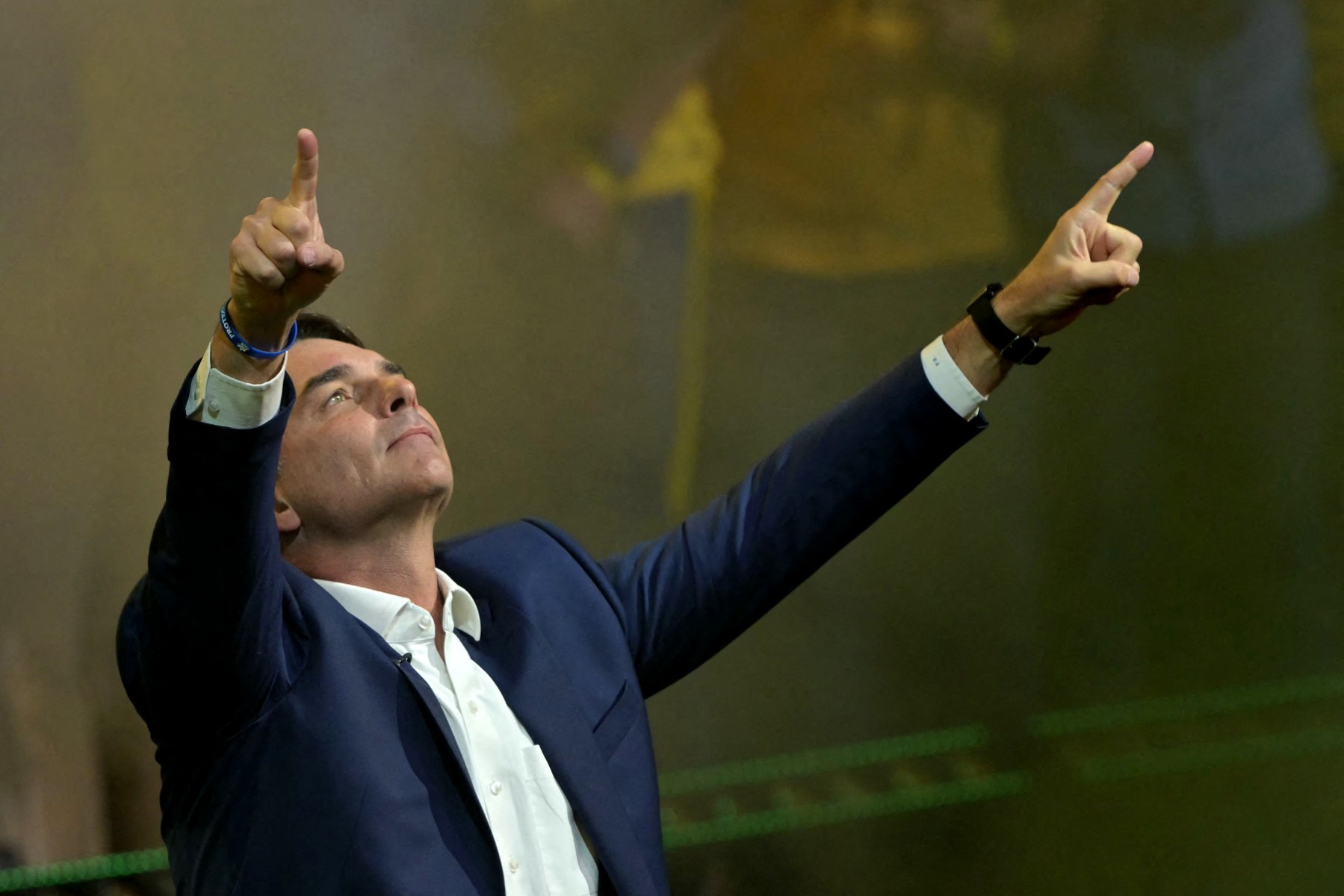 flavio-bolsonaro-diz-estar-preparado-para-‘resgatar’-o-pais-e-ajudar-sp