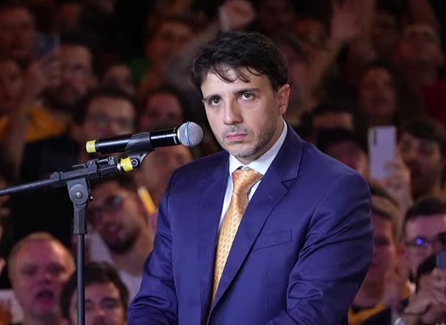 renan-santos-mira-ataques-a-flavio-em-evento-do-missao-e-defende-‘matar-quem-roubar’