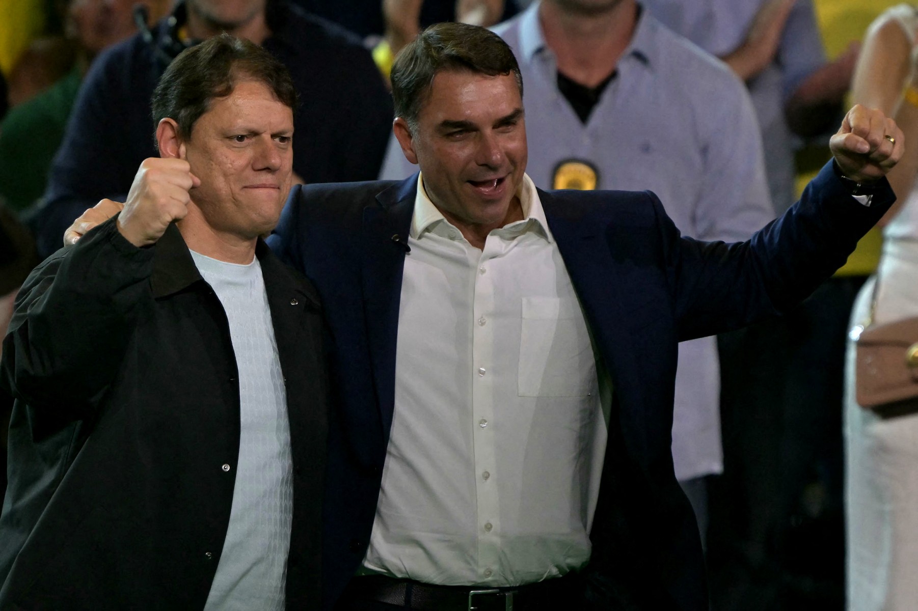 flavio-bolsonaro-patina-em-aliancas-e-conta-com-tarcisio-para-ultimo-apelo